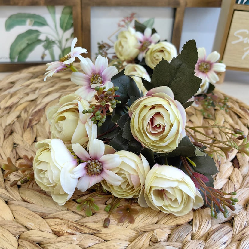 Искусственные цветы в Ростове-на-Дону | Цветы искусственные «Камелии с мелкоцветом», сиренево-молочные, букет